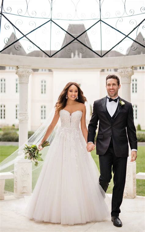 Designer Plus-Size Princess Wedding Dress | Stella York Wedding Dresses