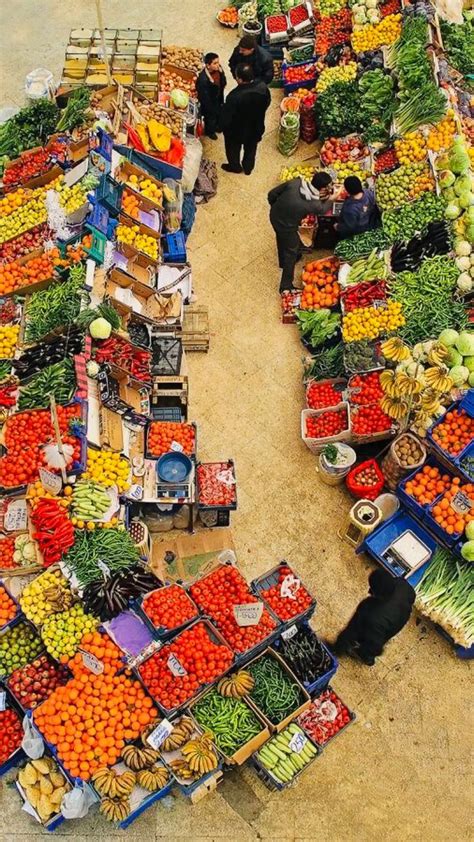 Colourful Local Market 的图像结果