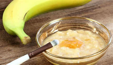 8 DIY Banana Face Mask for Glowing Skin - lifeberrys.com