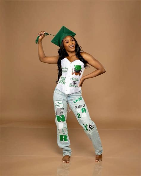 Pin by . on —lifestyle . | Senior portrait outfits, Senior picture ...