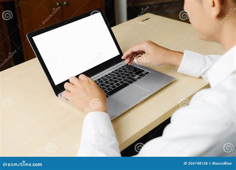 Person Using Laptop Computer 的图像结果