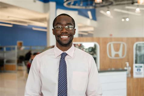 Buy a New or Used Car Near Menomonee Falls | Russ Darrow Nissan of Milwaukee