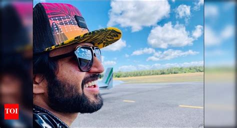 France Dairies! Vijay Deverakonda takes a break from foreign shoot ...