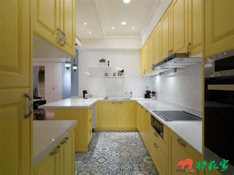 116平米三室两厅简约风格装修，柠檬黄的厨房真亮眼！-模范家装修网