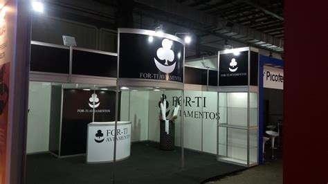 System Eventos: Stands, Opiniones de clientes y Servicios