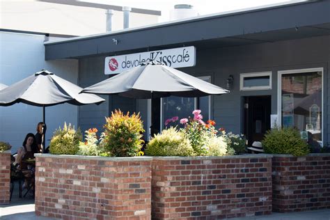 WSMAG.NET | The Superpopular Devoted Kiss Cafe | Featured, Food ...