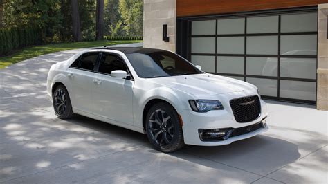 2021 Chrysler 300 Review - Autotrader