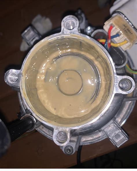 Is this oil/water mix? : r/pressurewashing