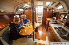 interno barca a vela interno della barca a vela oceanis 351 a ibiza e interno barca a vela interno della barca a vela oceanis 351 a ibiza e