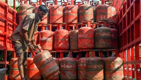 LPG ਗੈਸ ਸੰਕਟ ਵਿਚਾਲੇ PM ਮੋਦੀ ਦੀ ਅਹਿਮ ਬੈਠਕ, ਹਰਦੀਪ ਪੁਰੀ ਵਿਸ਼ੇਸ਼ ਤੌਰ 'ਤੇ ਮੌਜੂਦ