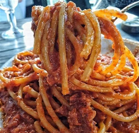 All you can eat di Bucatini allAmatriciana e alla Carbonara, Il Santo ...