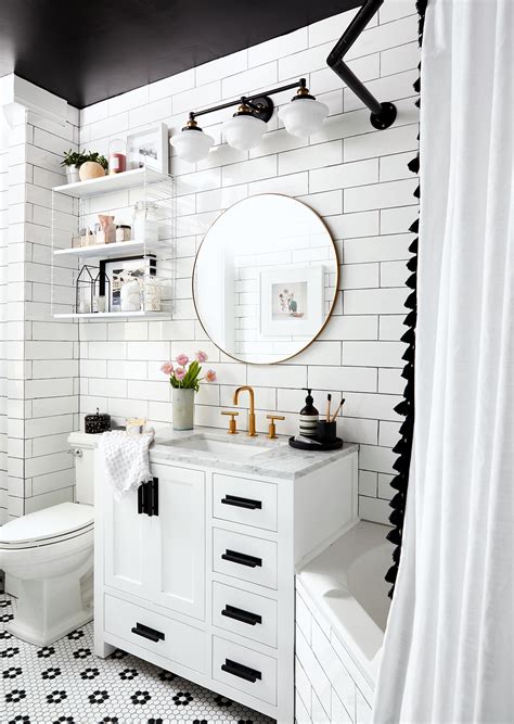 Small White Bathroom Ideas: Creating a Bright and Airy Space – Artourney