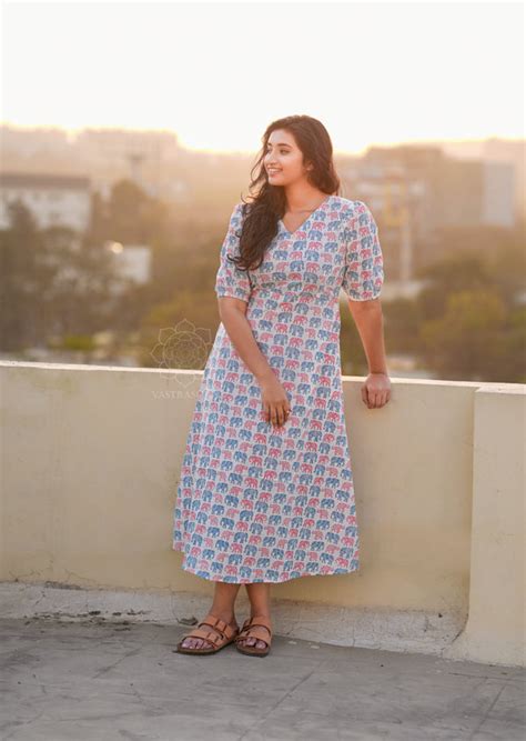 White elephant block printed top – Vastrasuka