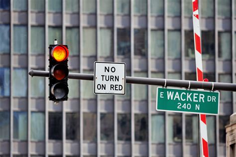 Red-light camera grace period goes from 0.1 to 0.3 seconds, Chicago to ...