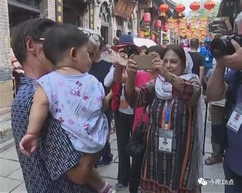 最近一大批外国人来了淄博！他们的目的是......给淄博拍照！