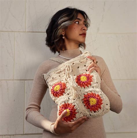 Floral Patch Crochet Shoulder Bag – Itihasikala