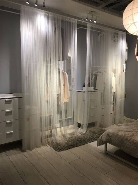 10+ Open Closet Ideas With Curtains - DECOOMO