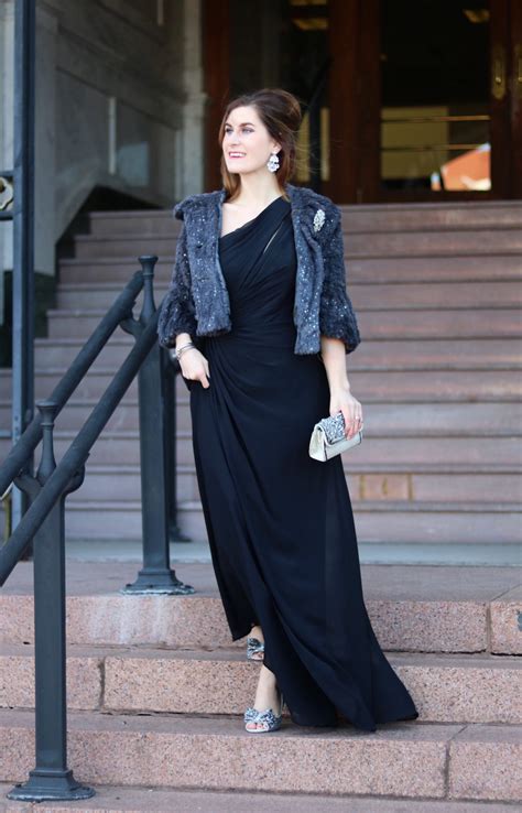 Dress Casually Formal 的图像结果