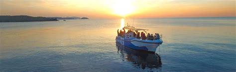 Paseo en lancha al atardecer por Fornells, Es Mercadal - Central de ...