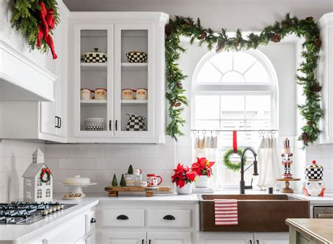 38 Cozy Christmas Decorating Ideas for the Kitchen