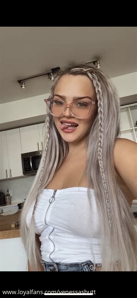 venessasbutt's Official Social Fan Page | LoyalFans
