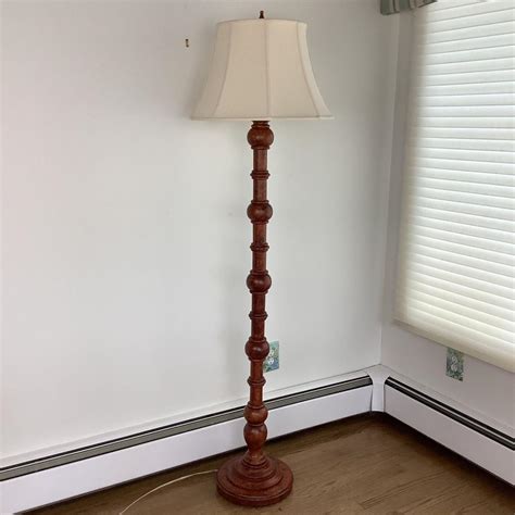8082 Large Faux Wood Painted Floor Lamp | EstateSales.org