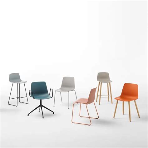 BIM objects - Free download! VAR0030MA - Chair with wooden 4 leg frame ...