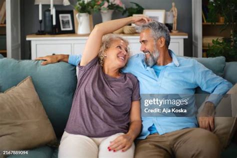 comb your fingers through my pubes