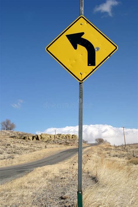 Sharp Left Turn Sign 的图像结果