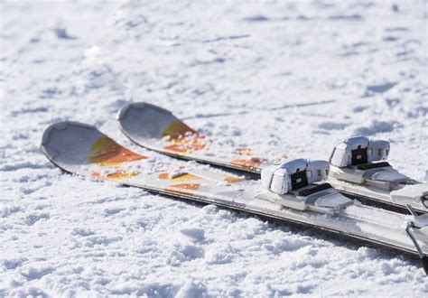 How much does it cost to rent skis? | SkiBlog