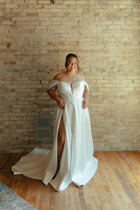 Milwaukee, Wisconsin | Plus Size Bridal Shop | Evie Young — Rare Bridal Bar