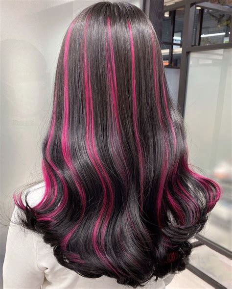 Black Hair Pink Highlights, Red Hair Streaks, Pink And Black Hair, Hot ...