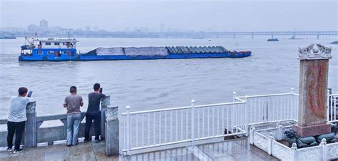 武汉江水水位上涨 水流湍急漩涡众多凤凰网湖北_凤凰网