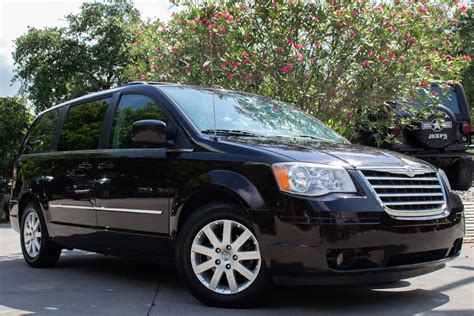 Used 2010 Chrysler Town and Country Touring Plus For Sale ($6,995) | Select Jeeps Inc. Stock #32Q663