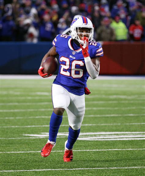 Download Buffalo Bills Running Back Action Wallpaper | Wallpapers.com