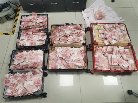 银行取现170万遇劫匪被打失明最新素材