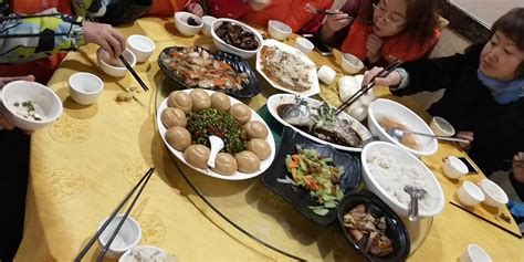 中国-桂林 - 在饭店吃饭 - YouTube