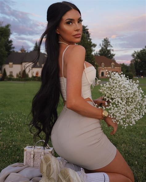 Julia Lynn Sandoval biography, 22 Photos, Age, Height, Real Name ...