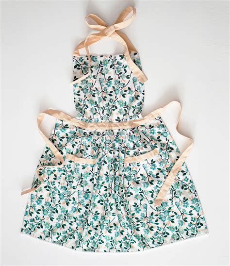 Apron | Summer In Europe – The Ink Bucket