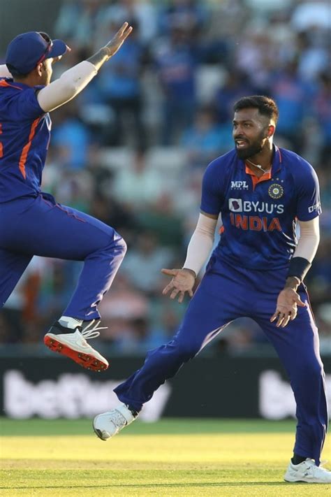 Hardik Pandya’s Bio, Age, Relationships, Latest Buzz, Photos & Videos