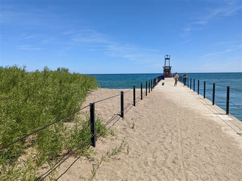 An Explorer's Guide To Rogers Park, Chicago's Eccentric Far North Side ...