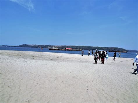 Goa Beach People 的图像结果