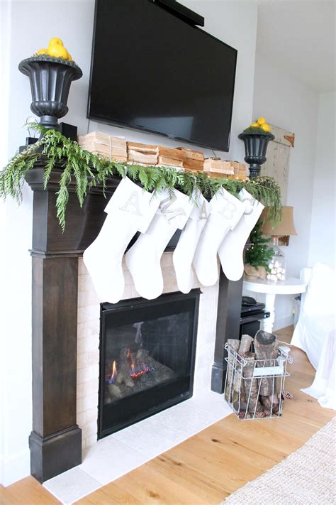 28 Best Farmhouse Mantel Decor Ideas and Designs for 2023
