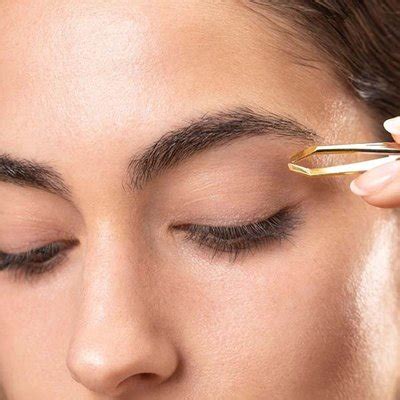 Eyebrow Makeup - How to Shape Eyebrows at Home | Maybelline India