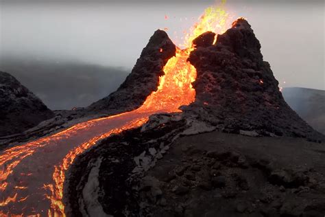 Flying Over Iceland's Fagradalsfjall Volcano | Uncrate
