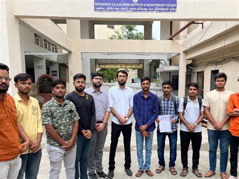 The ABVP protested in the college after the original documents were not ...