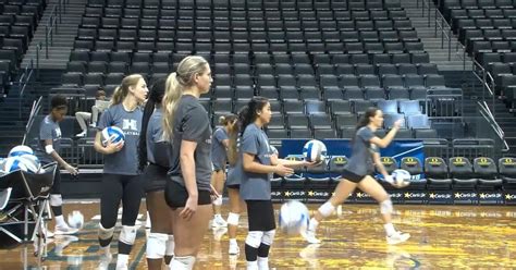 UH Wahine Volleyball preps for Round 2 matchup with #2 Oregon | News ...
