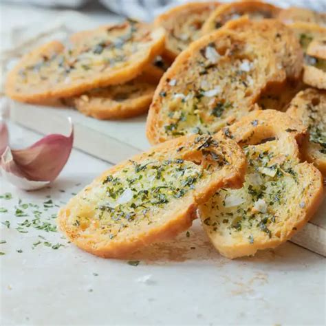 Pastel de jamón y queso para aprovechar el pan duro