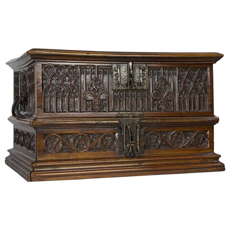 15/16th Century Spanish Walnut Casket, Circa 1500 For Sale at 1stDibs