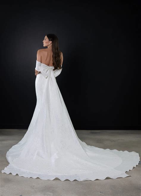 Sophisticated Fit-and-Flare Wedding Dress with Detachable Bow